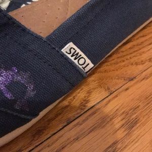 Toms Shoes - Painted Toms! Size 9.5 SFH Toms Shoes - Painted Toms! Size 9.5 SFH